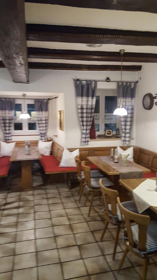 Pension "Zum Raubritter" Langquaid Exterior photo
