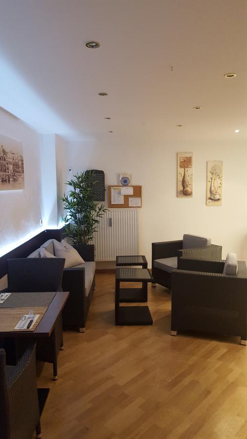 Pension "Zum Raubritter" Langquaid Exterior photo